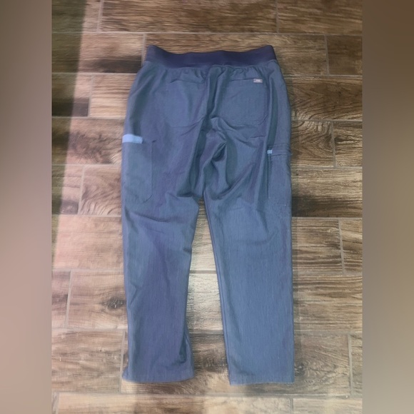 Figs women’s scrubs - Picture 2 of 3